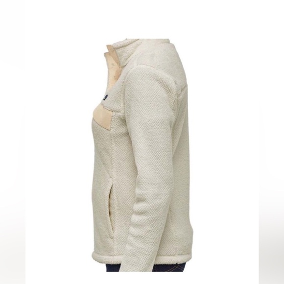 Women’s medium Patagonia quarter button up pet and smoke free - Picture 2 of 6